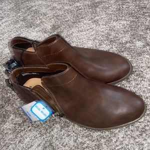 Memory foam, brown zipper boot